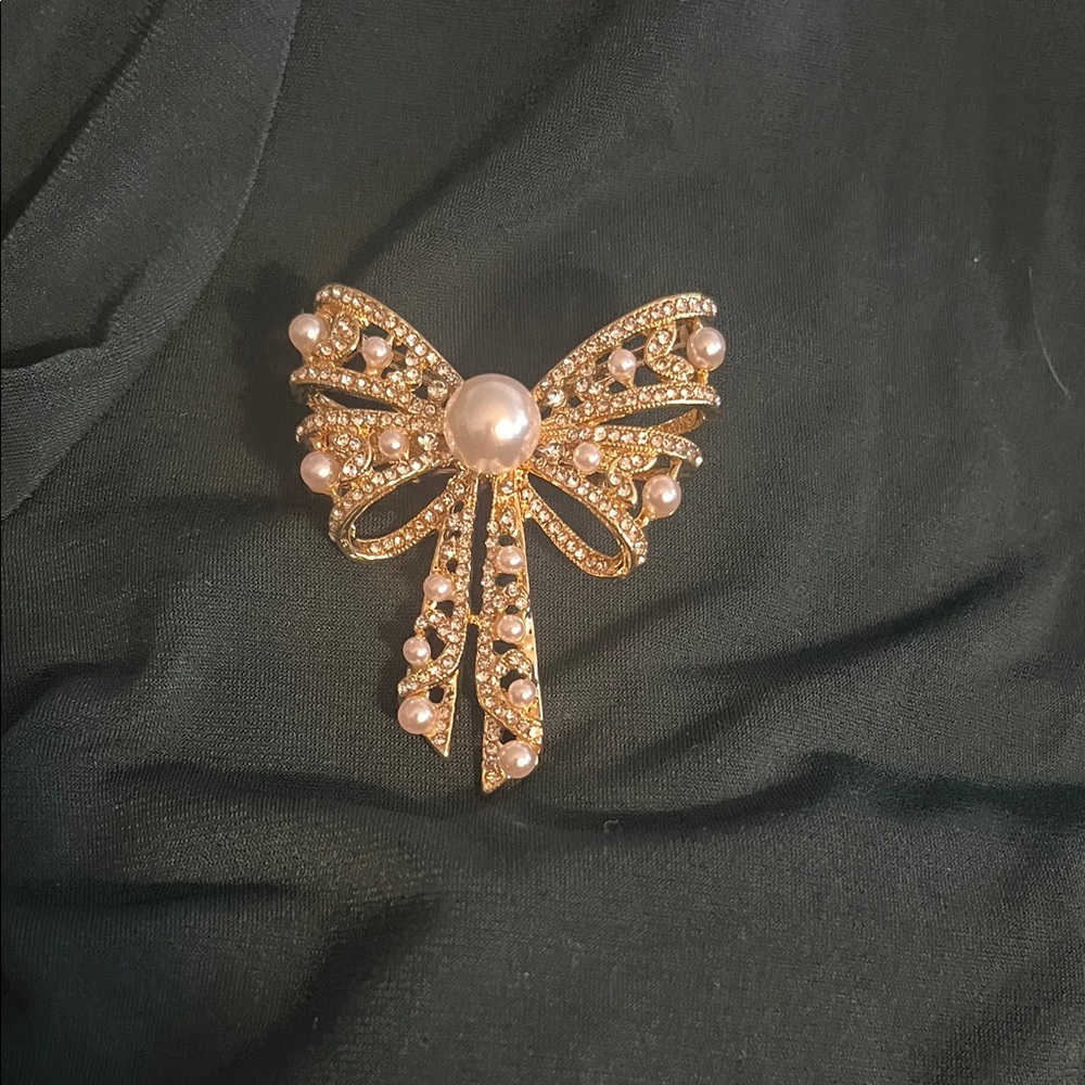 Elegant Gold and Pearl Bow Brooch, Vintage